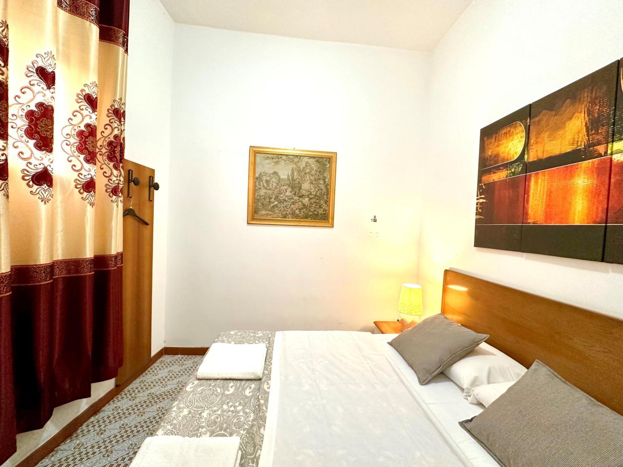 4 Bed Rooms Luxury Apartment Near Colosseum Rom Eksteriør billede